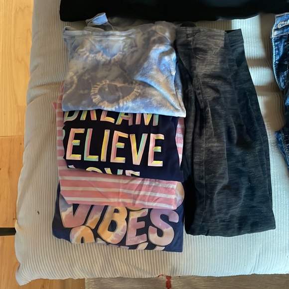 Fall Ready! Pack of girls clothes (size 7-9) - Picture 2 of 6